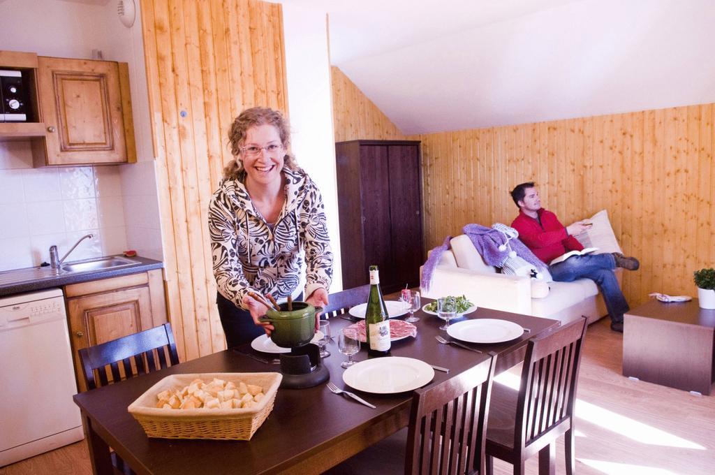 Residence Goelia Les Chalets Des Ecourts Saint-Jean-d'Arves Rum bild